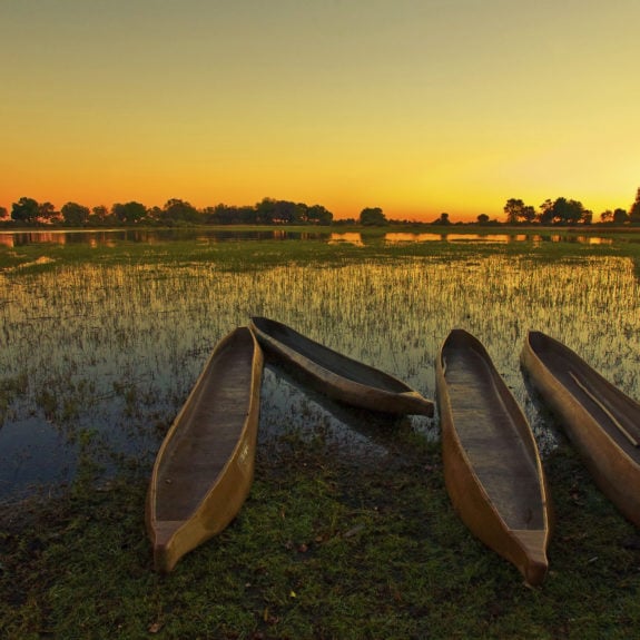 sunrise-canoes-okavango-delta-botswana