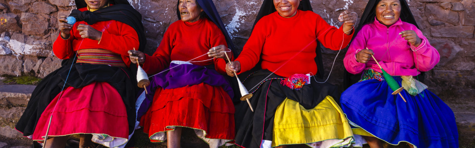 women-spinning-wool-lake-titicaca
