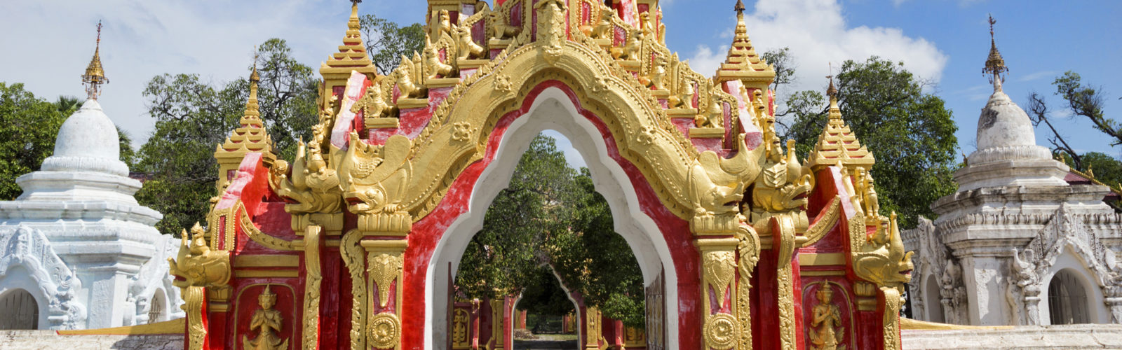 kuthodaw-pagoda-mandalay-gate