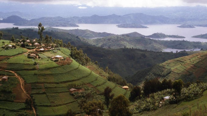 rwanda-hilltop-village-lake-ruhondo