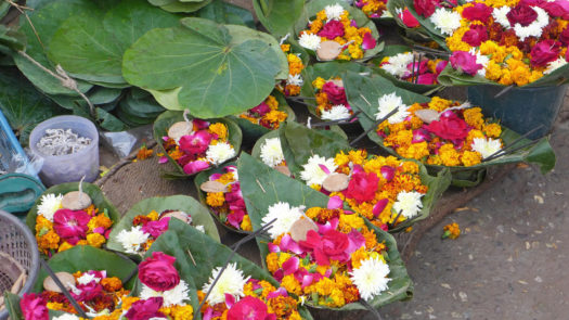 flowers-puja-rishikesh-india
